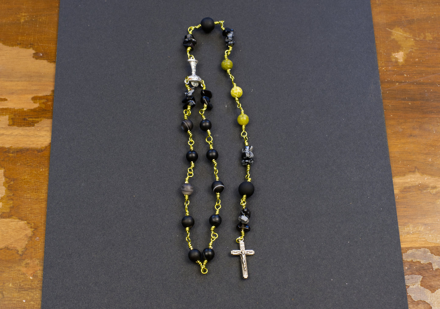 single decade rosary with matte black agate and green serpentine beads with lime green colored wire