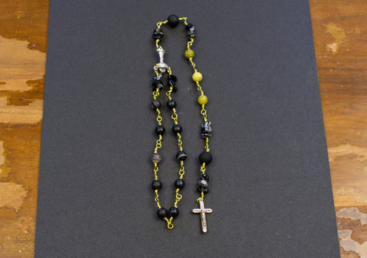 single decade rosary with matte black agate and green serpentine beads with lime green colored wire