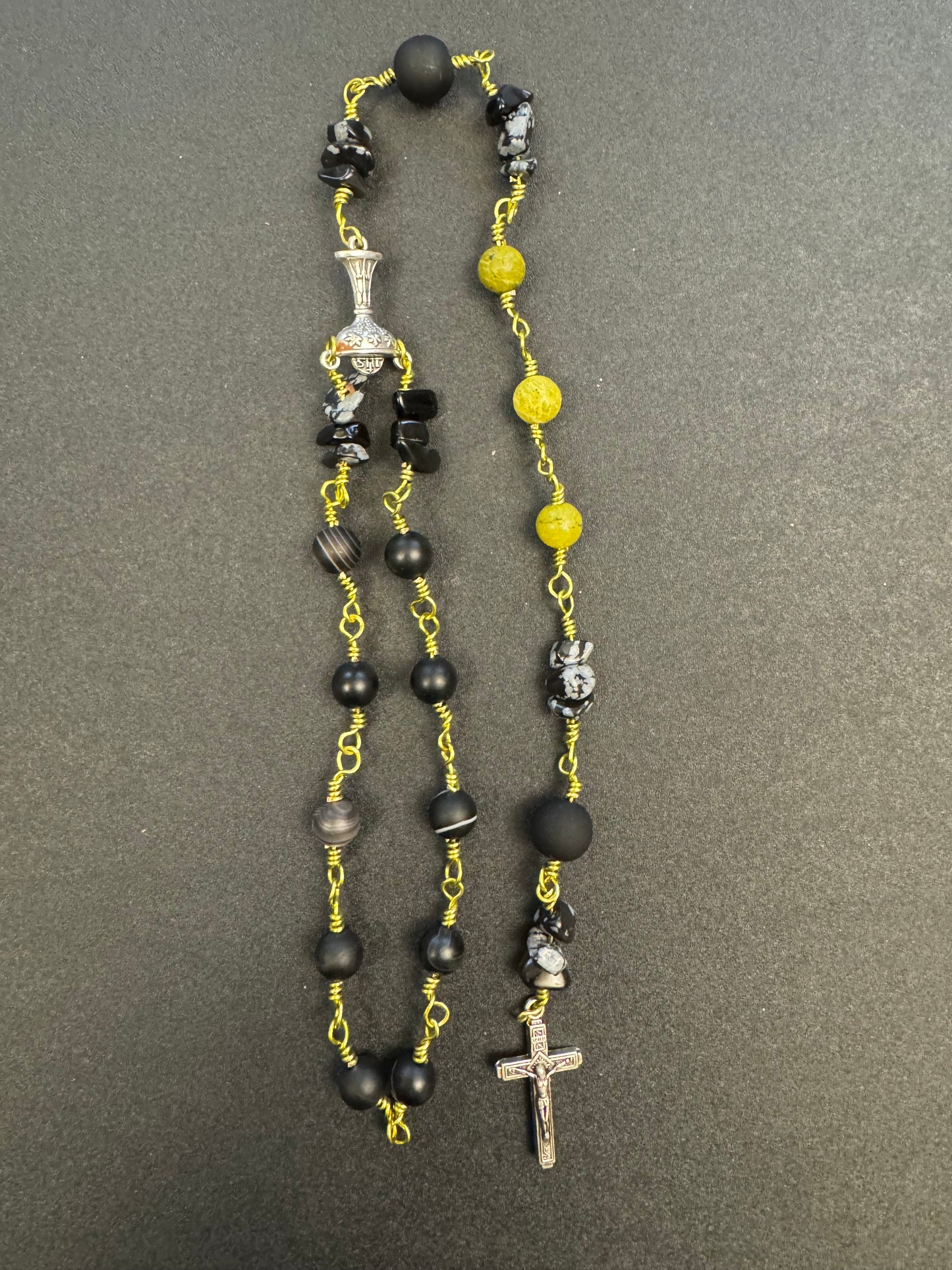 single decade rosary with matte black agate and green serpentine beads with lime green colored wire